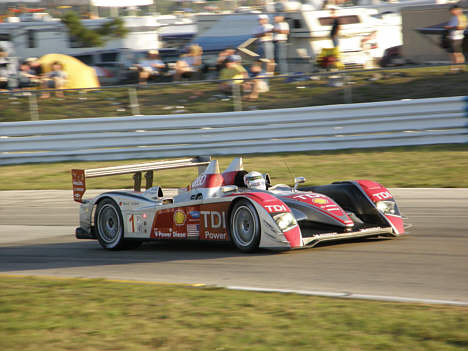 Det var en racer som denne fra 12-timers løbet på Sebring, som Alexandre Premat kørte galt med i mandags.